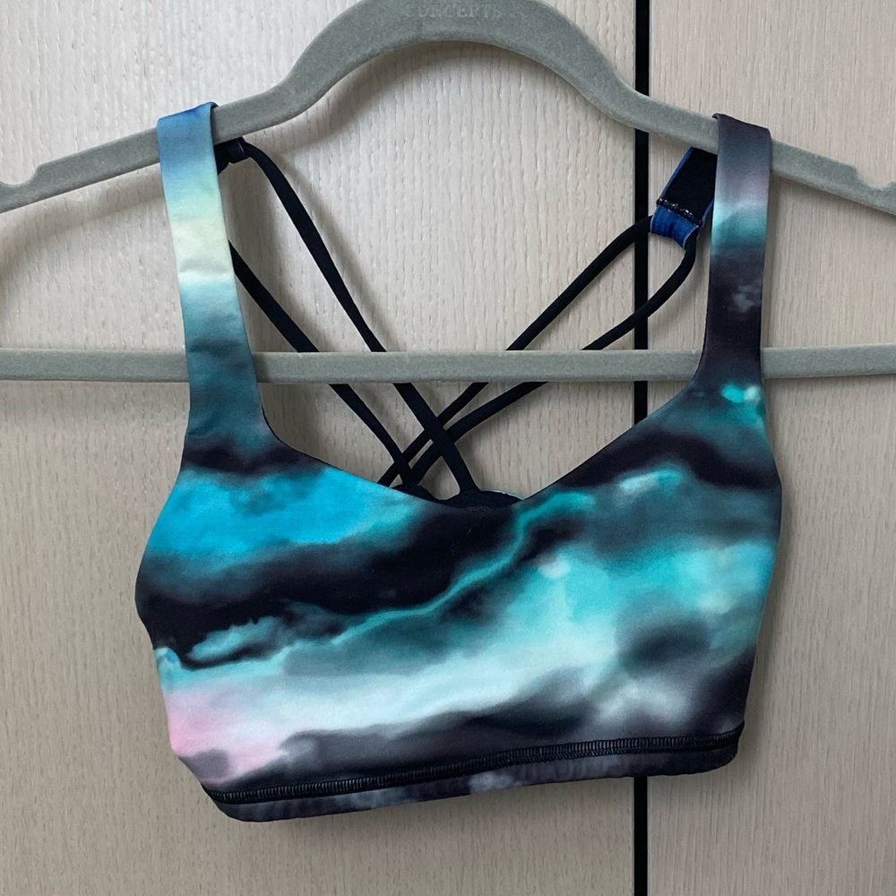 Lululemon sports bra